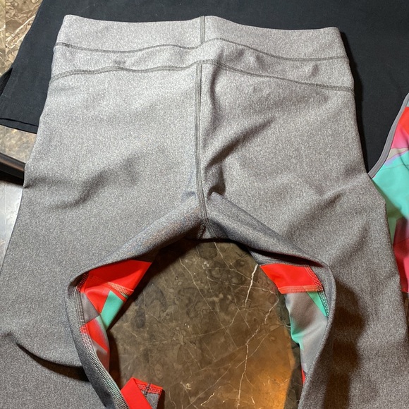 NWOT Under Armour 3 piece workout set- size large compression 7/8 length spandex - Picture 10 of 16